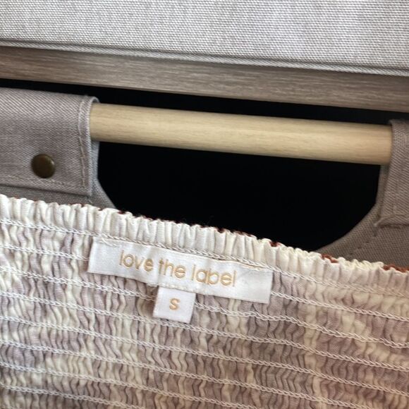 Love the label smocked puff sleeve - Picture 4 of 6